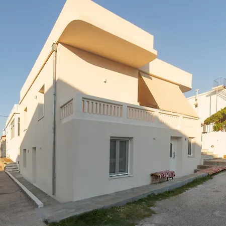 Διαμέρισμα Dk Square 3 *